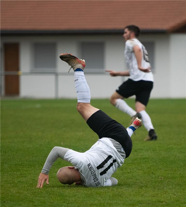 Kunstturner Marcel Supper das besondere Bild SG Gäufelden - TSV Hildrizhausen 11...