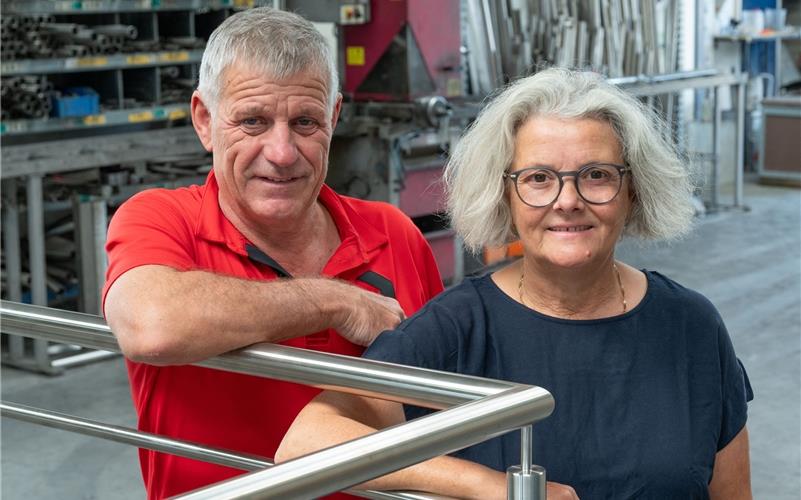 Ludwig Epple und Elke Diether-Epple haben ihre Firma Metallbau Epple an Nachfolger Marc Geiselhart übergeben. GB-Foto: Vecsey