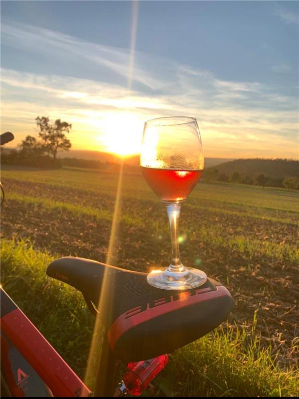 Nach dem Sport soll man viel trinken, sagt mein Arzt.  Von Rainer Bruckner aus H...