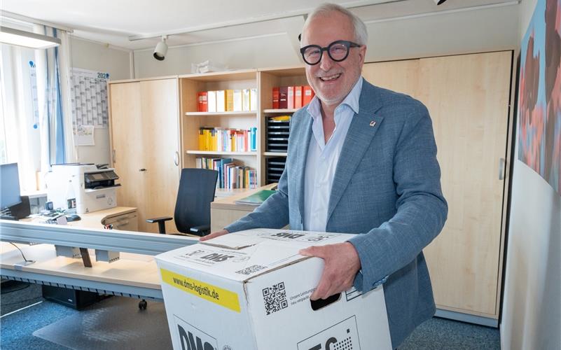Norbert Sünder packt zusammen: Am Freitag ist sein letzter Arbeitstag vor dem Ruhestand. GB-Foto: Vecsey