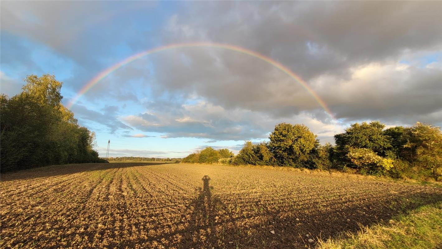 Radeln unterm Regenbogen.  Von Michael Immenschuh aus Herrenberg.