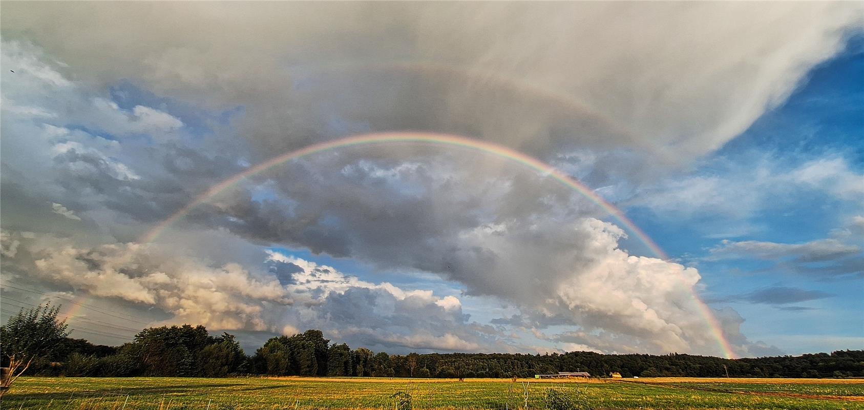 Regenbogen am späten Abend.  Von Natalie Politz aus Hildrizhausen.