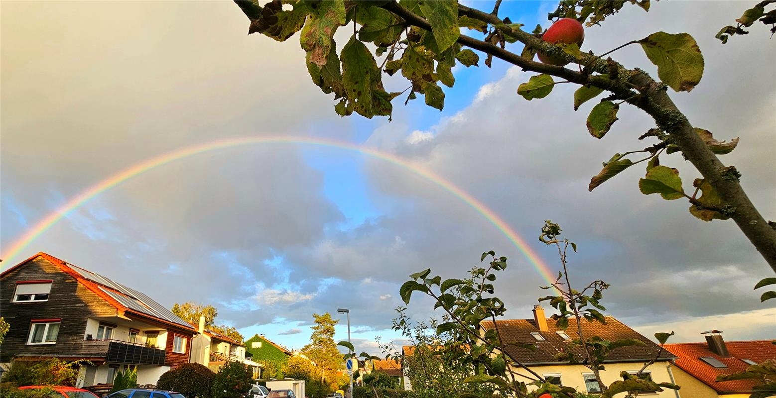 Regenschauer, Sonne = Regenbogen.  Von Gabi Brenner aus Herrenberg.