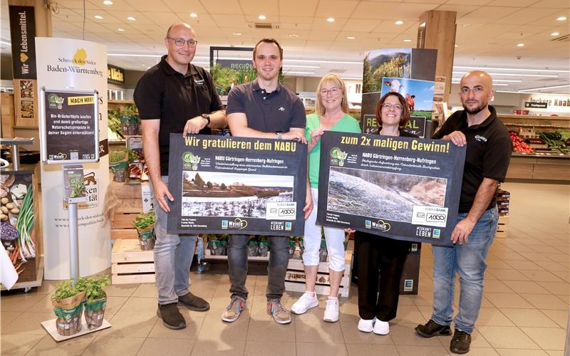 Scheckübergabe von Edeka an Vertreter des Nabu.GB-Foto: gb