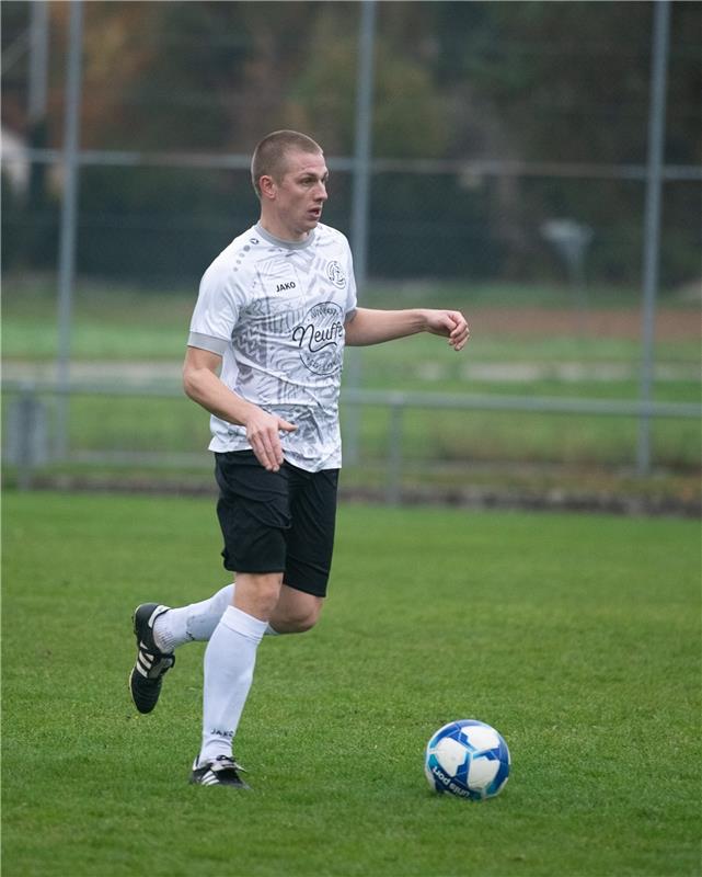 Spielertrainer Lukas Schnaidt SG Gäufelden - TSV Hildrizhausen 11 / 2024 Foto: S...