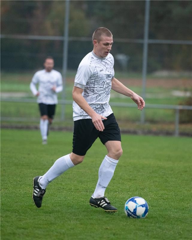 Spielertrainer Lukas Schnaidt SG Gäufelden - TSV Hildrizhausen 11 / 2024 Foto: S...