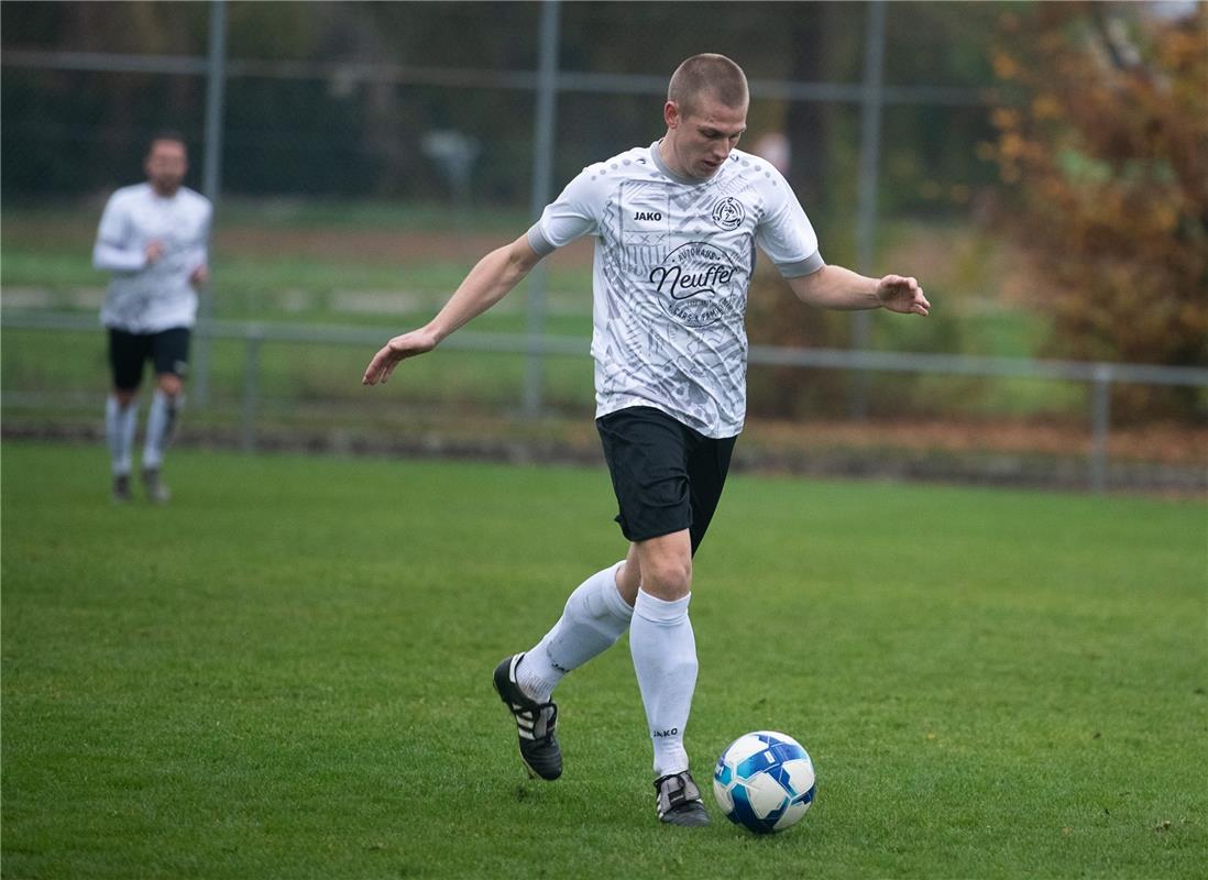 Spielertrainer Lukas Schnaidt SG Gäufelden - TSV Hildrizhausen 11 / 2024 Foto: S...