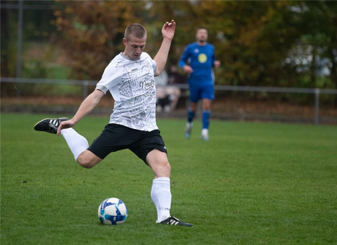 Spielertrainer Lukas Schnaidt SG Gäufelden - TSV Hildrizhausen 11 / 2024 Foto: S...