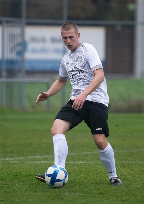 Spielertrainer Lukas Schnaidt SG Gäufelden - TSV Hildrizhausen 11 / 2024 Foto: S...