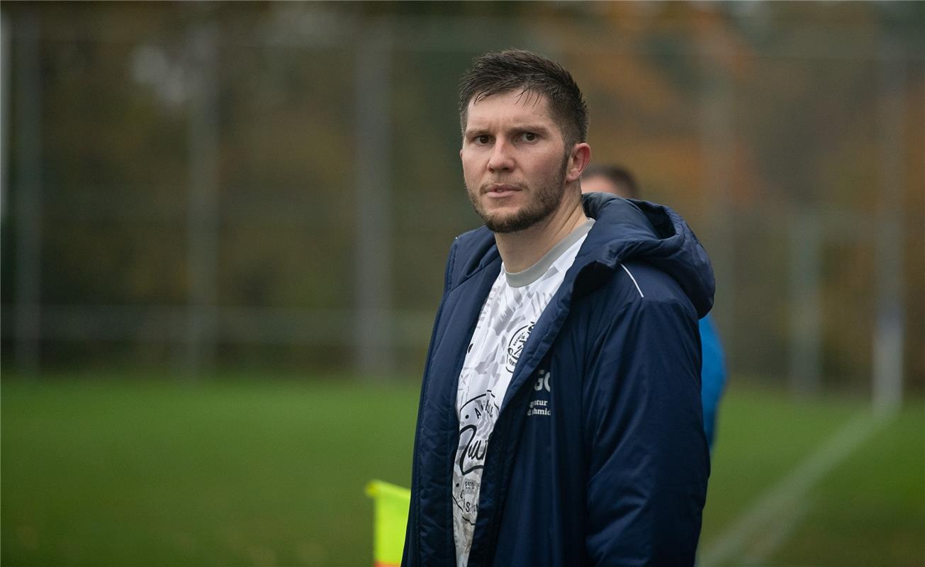 Spielertrainer Pascal Buyer SG Gäufelden - TSV Hildrizhausen 11 / 2024 Foto: Sch...