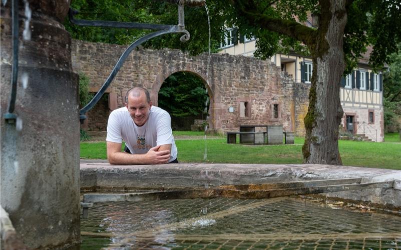 Timo Roller vor der historischen Wildberger Kulisse: Als Stadtführer kennt er sich auch in deren Geschichte aus.GB-Foto: Vecsey