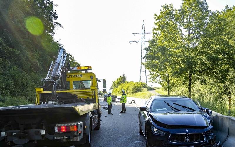 Schwerer Unfall mit Maserati fordert bei Hildrizhausen zwei Verletzte