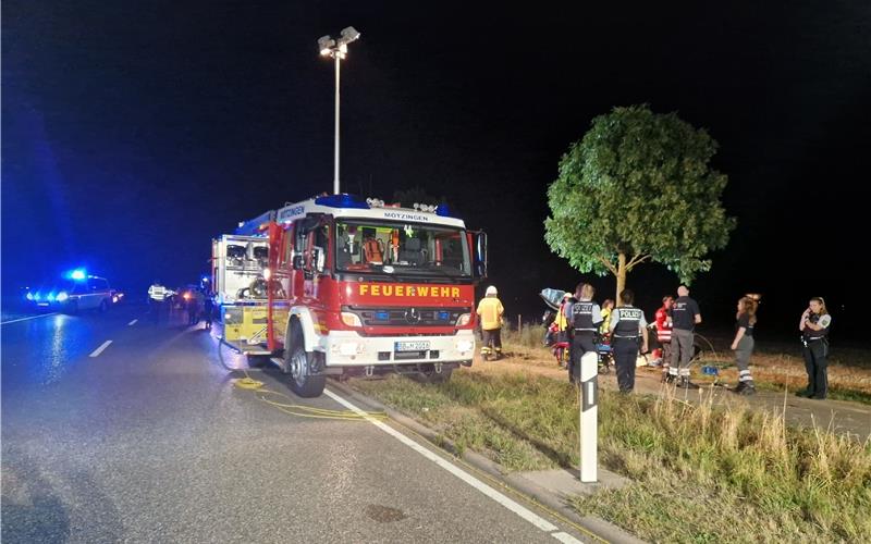 Schwerer Unfall in Mötzingen: Rettungshubschrauber fliegt 27-Jährige ins Krankenhaus