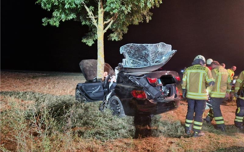 Schwerer Unfall in Mötzingen: Rettungshubschrauber fliegt 27-Jährige ins Krankenhaus