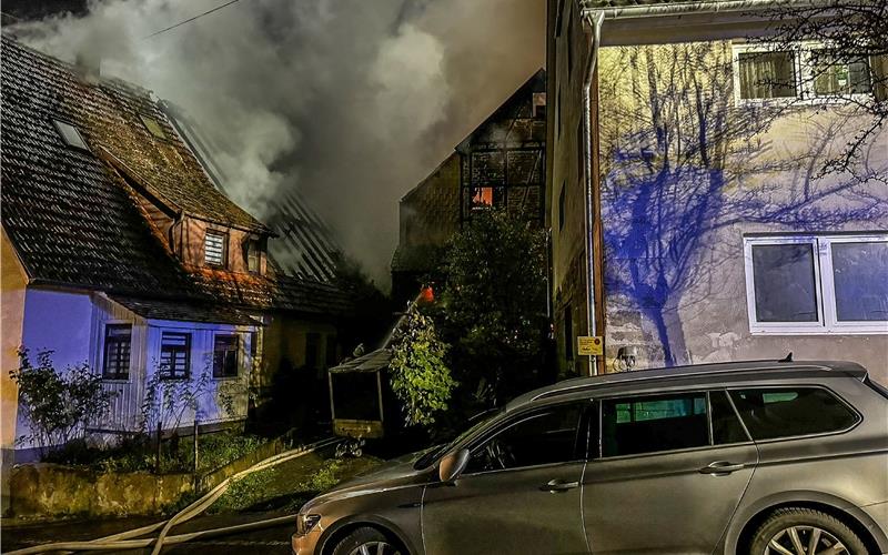 Millionenschaden bei Großbrand in Gültstein: Feuerwehr im Dauereinsatz