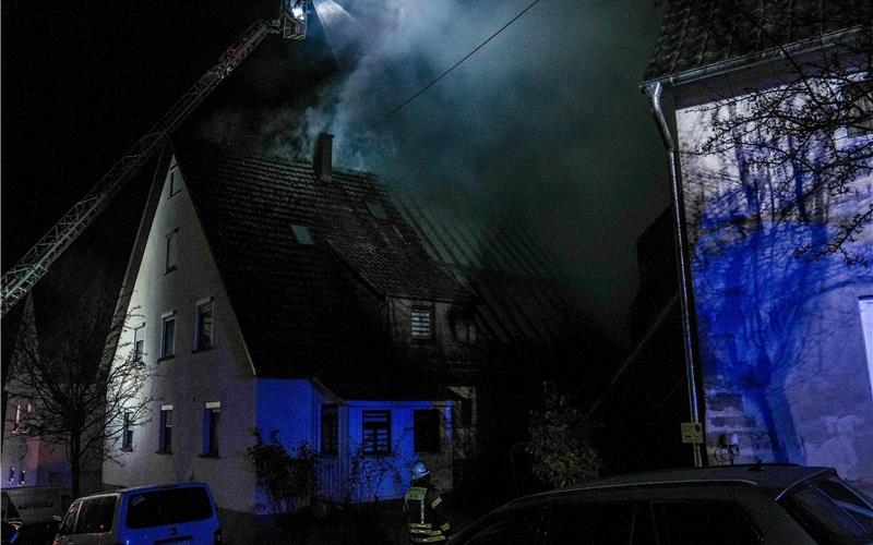 Millionenschaden bei Großbrand in Gültstein: Feuerwehr im Dauereinsatz