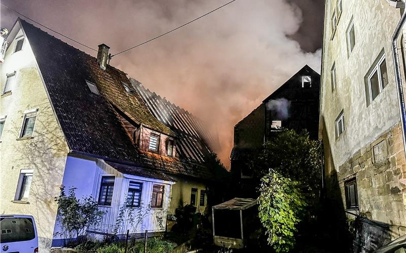 Millionenschaden bei Großbrand in Gültstein: Feuerwehr im Dauereinsatz