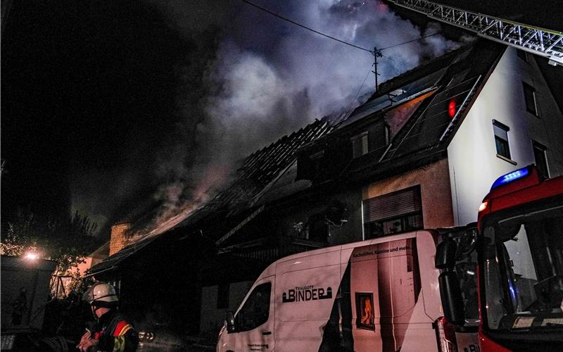 Millionenschaden bei Großbrand in Gültstein: Feuerwehr im Dauereinsatz