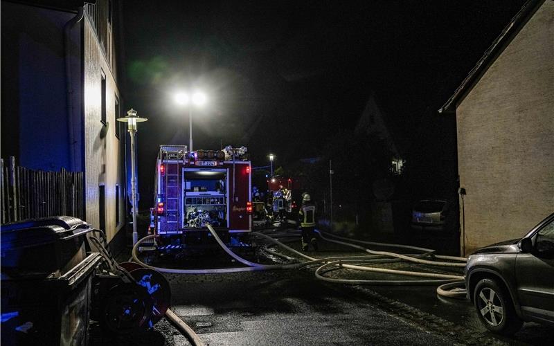 Millionenschaden bei Großbrand in Gültstein: Feuerwehr im Dauereinsatz