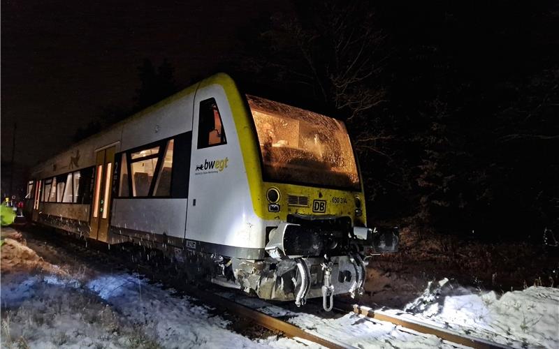 Zugunglück bei Nagold: Bahn erfasst Viehanhänger - Zuchtbullen sterben