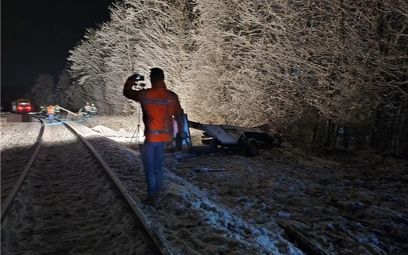 Zugunglück bei Nagold: Bahn erfasst Viehanhänger - Zuchtbullen sterben