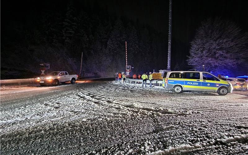 Zugunglück bei Nagold: Bahn erfasst Viehanhänger - Zuchtbullen sterben