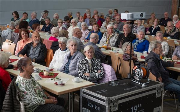 Weit mehr als 100 Besucher füllten die Reihen in der Schwarzwaldhalle. GB-Foto: Schmidt