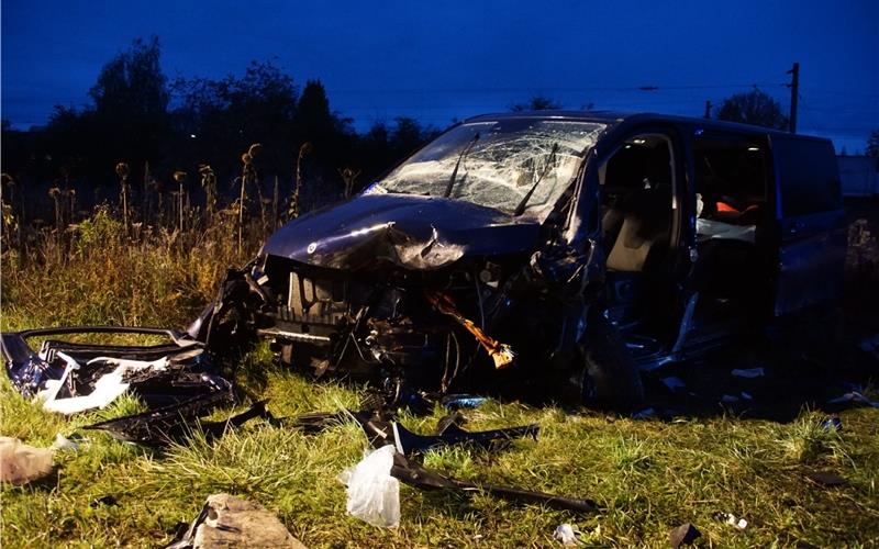 Eine lebensgefährlich und eine schwer verletzte Person nach Unfall auf der B14