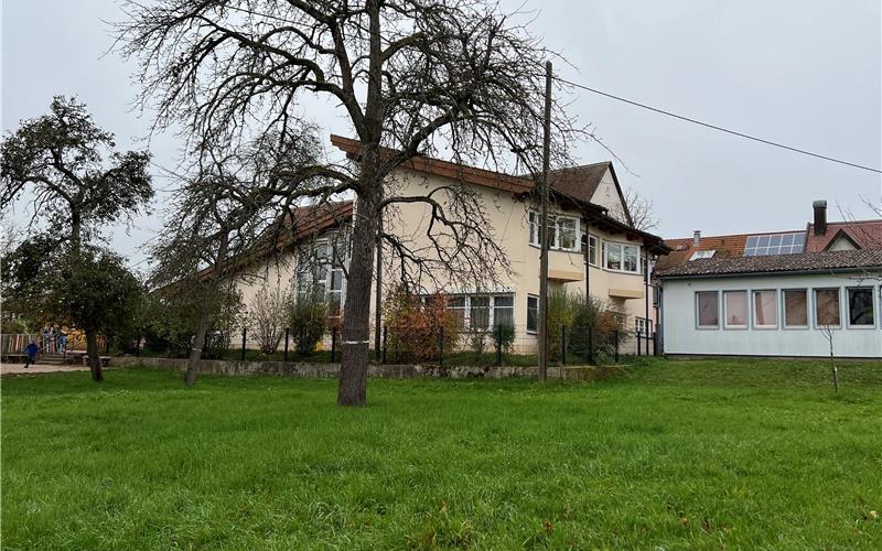 Zwischen Hauptstraße, Sängerheim und Grundschule wird der neue Effringer Bolzplatz entstehen. GB-Foto: Priestersbach