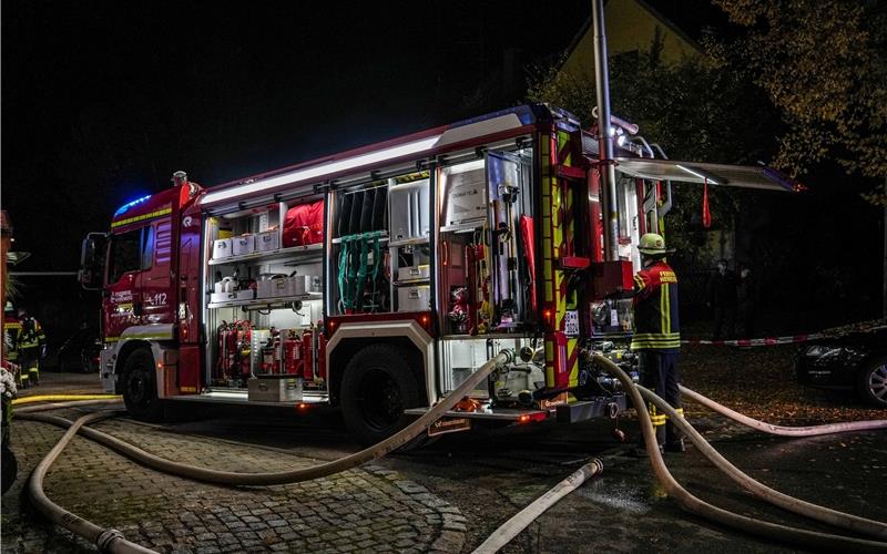 Millionenschaden bei Großbrand in Gültstein: Feuerwehr im Dauereinsatz