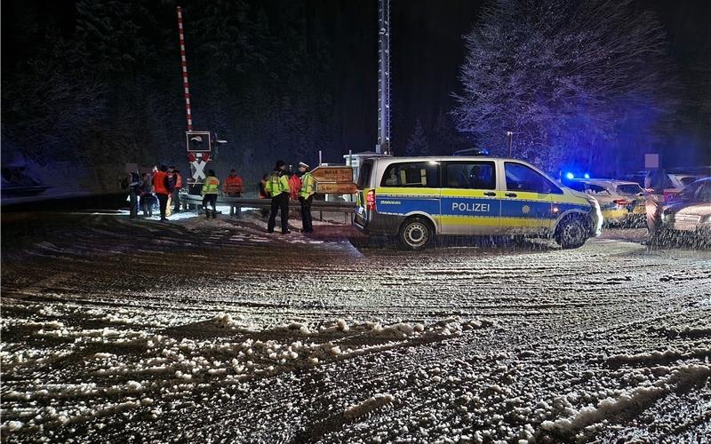 Zugunglück bei Nagold: Bahn erfasst Viehanhänger - Zuchtbullen sterben