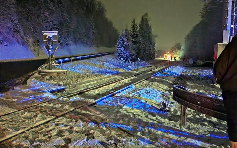 Zugunglück bei Nagold: Bahn erfasst Viehanhänger - Zuchtbullen sterben