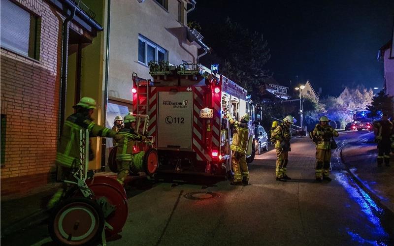 Millionenschaden bei Großbrand in Gültstein: Feuerwehr im Dauereinsatz